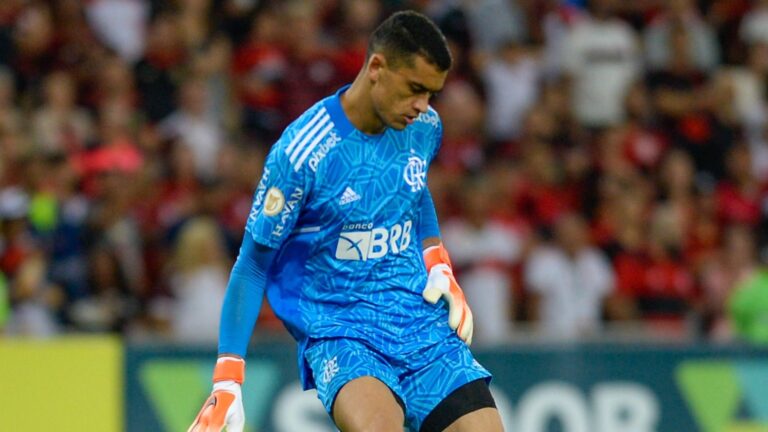 Quanto o Corinthians precisaria pagar para tirar o goleiro Santos do Fortaleza?