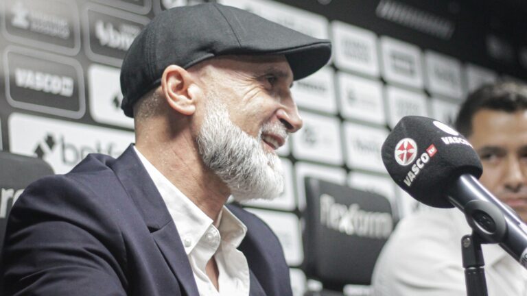 Quem vai ser o novo técnico do Vasco após demissão de Álvaro...