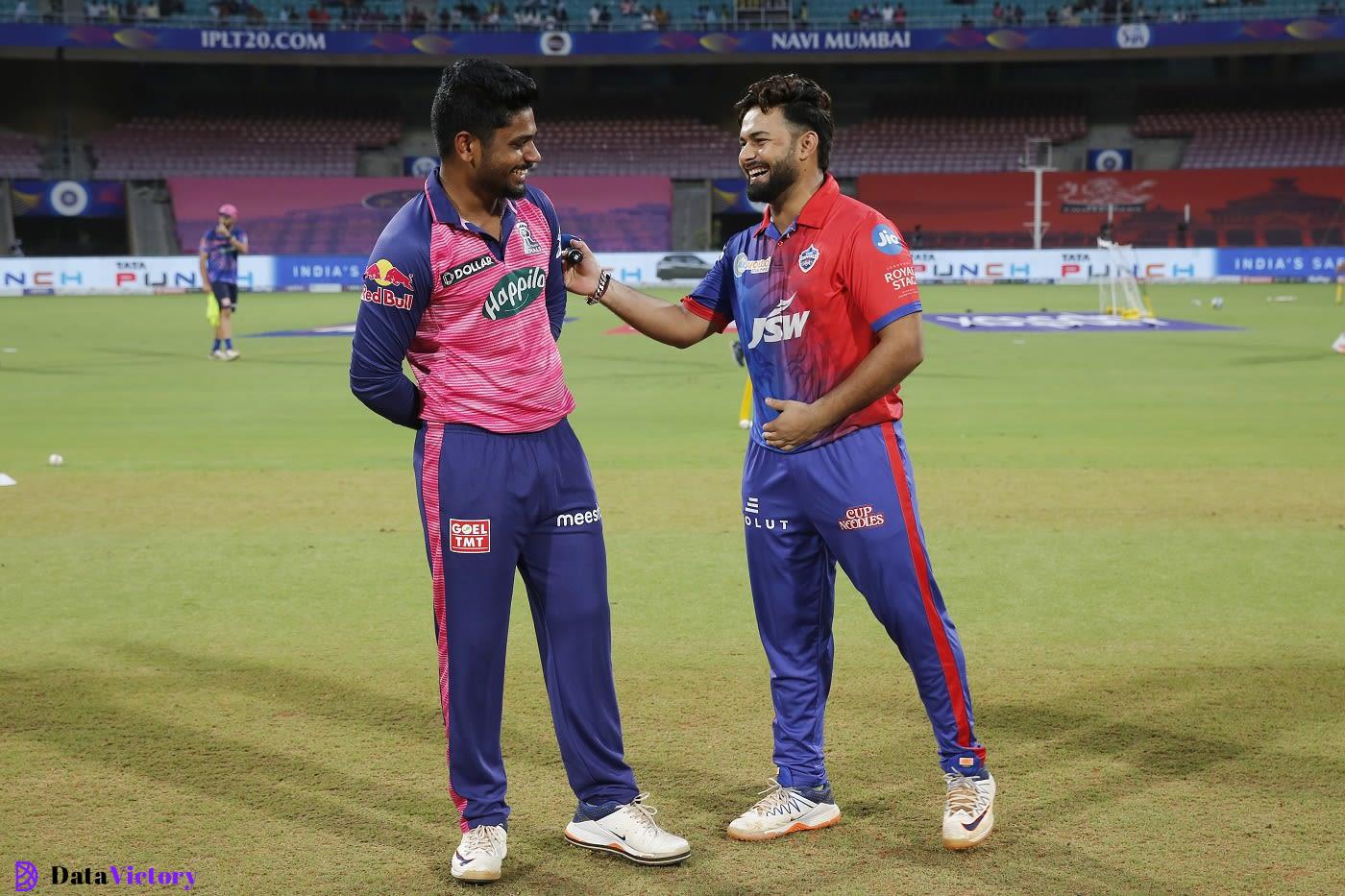 Rishabh Pant and Sanju Samson involved in a friendly banter ahead of the toss, Delhi Capitals vs Rajasthan Royals, IPL 2022, DY Patil, Navi Mumbai, May 11, 2022