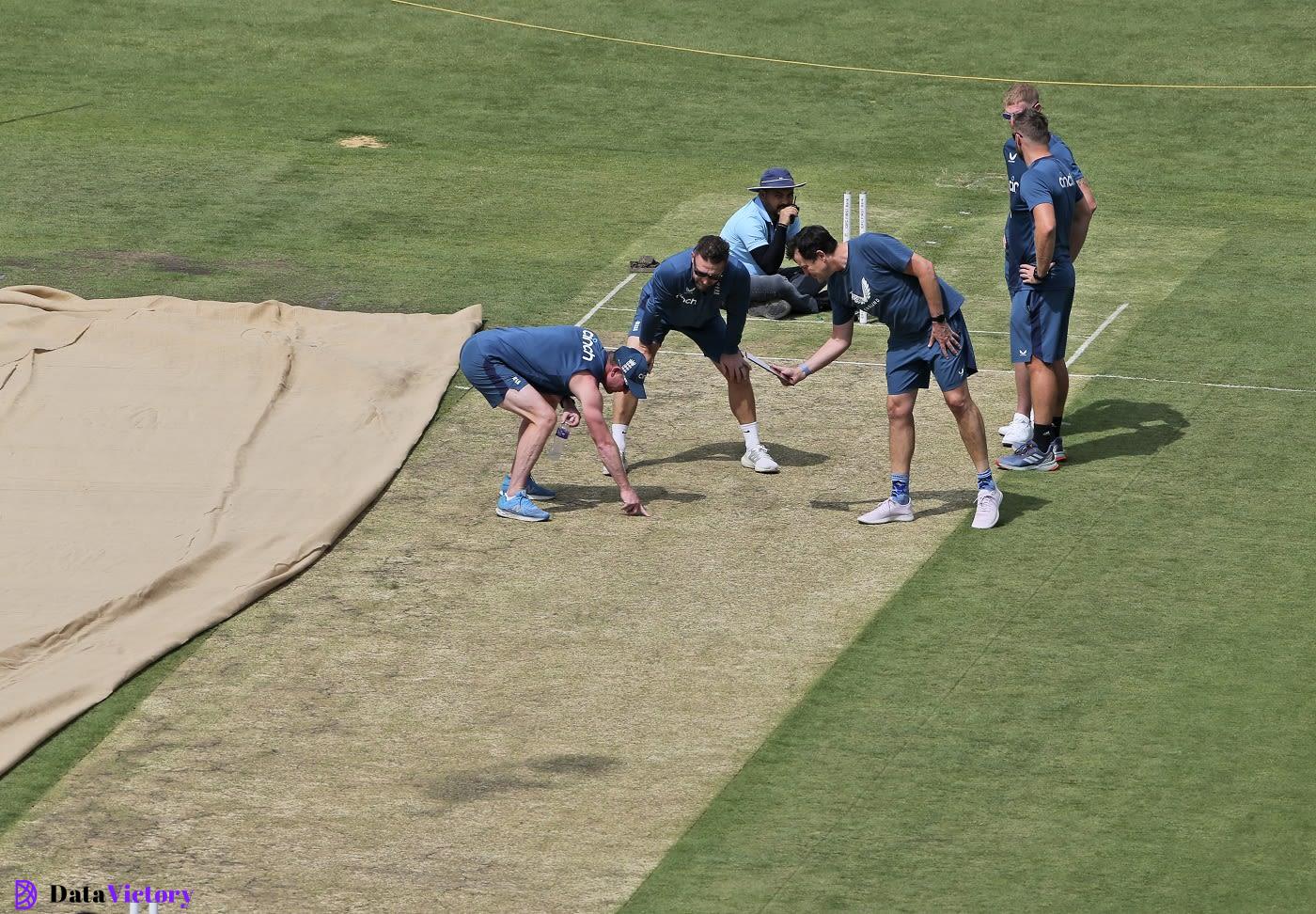 Brendon McCullum and Co have a close look at the pitch ahead of the fourth Test, Ranchi, February 22, 2024