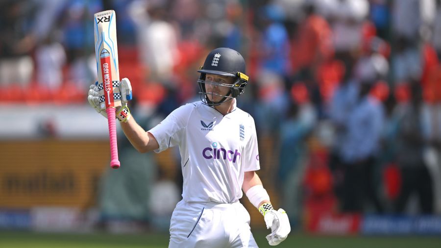 Ollie Pope acknowledges the crowd after his 196 , India vs England, 1st Test, Hyderabad, 4th day, January 28, 2024