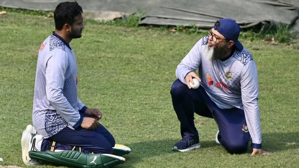 Shakib and Mushfiqur are praised by Muhammad for creating a good environment.