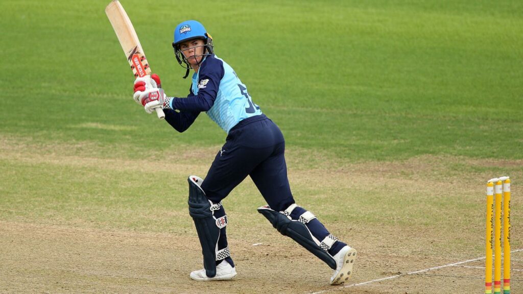 Lauren Winfield-Hill set to mark long term commitment with Yorkshire