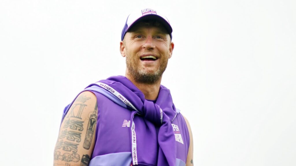 Before England's next Check against Sri Lanka, Flintoff will replace Trescothick.