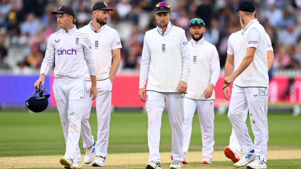 England's surrender for poor light is being investigated by Eoin Morgan as they criticize strategy.