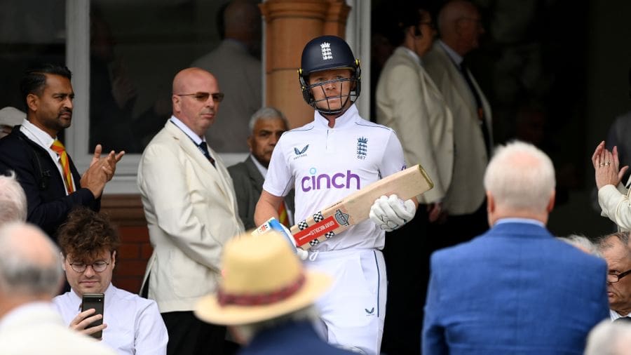 All eyes on Ollie Pope as he walks out to bat on day three, England vs Sri Lanka, 2nd Test, Lord's, 3rd day, August 31, 2024