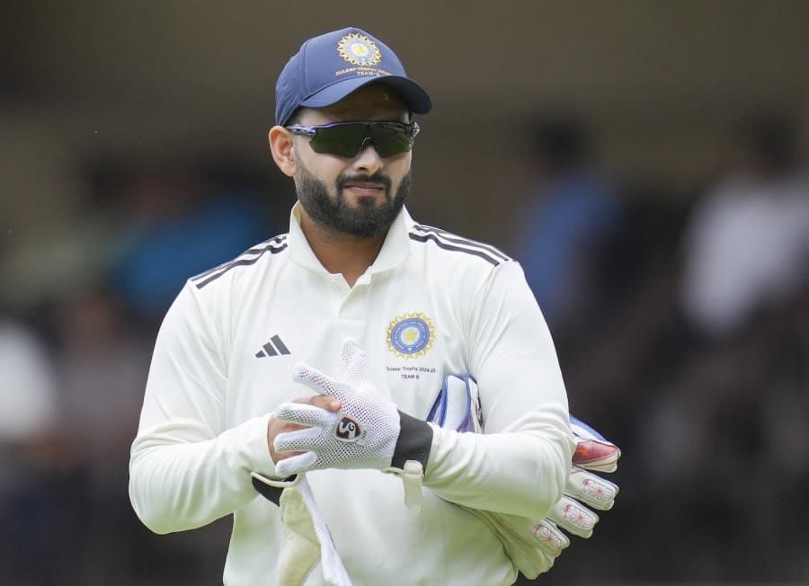 Rishabh Pant gets ready for the action, India A vs India B, Duleep Trophy 2024-25, Bengaluru, 2nd day, September 6, 2024