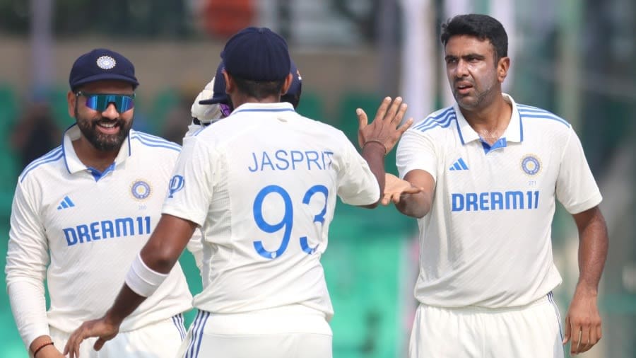 R Ashwin celebrates a wicket with Jasprit Bumrah and Rohit Sharma, India vs Bangladesh, 2nd Test, Kanpur, 5th day, October 1, 2024