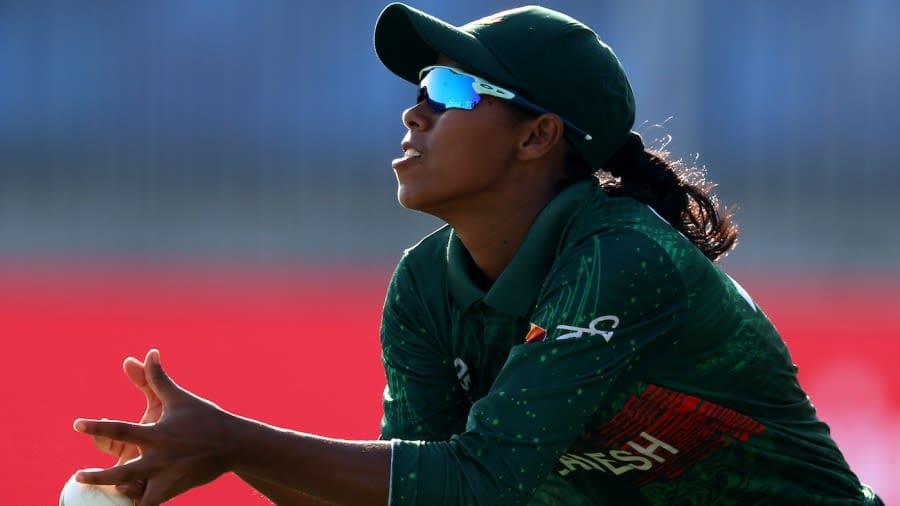 Shorna Akter lets the ball slip between her fingers, Bangladesh vs Scotland, Women's T20 World Cup, Sharjah, October 3, 2024