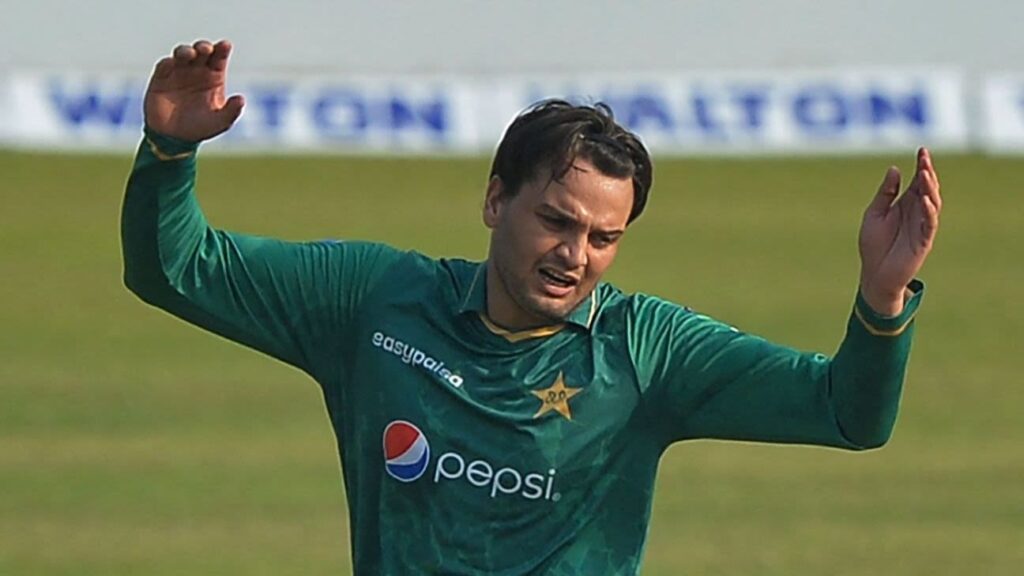 Usman Qadir leaves Pakistan's cricket team.