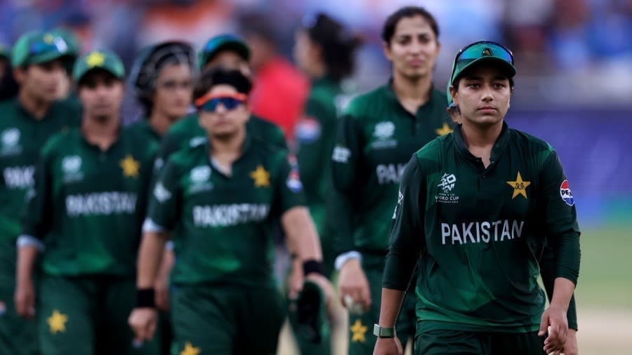 A dejected Fatima Sana leads the team out after their loss against India, Women's T20 World Cup 2024, India vs Pakistan, Group A, Dubai, October 6, 2024