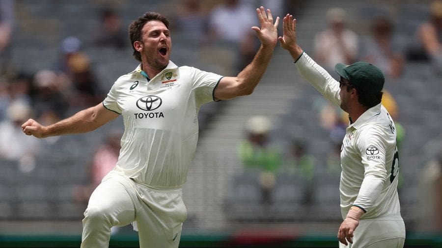 Mitchell Marsh claimed the huge wicket of Babar Azam, Australia vs Pakistan, 1st Test, Optus Stadium, Perth, 3rd day, December 16, 2023