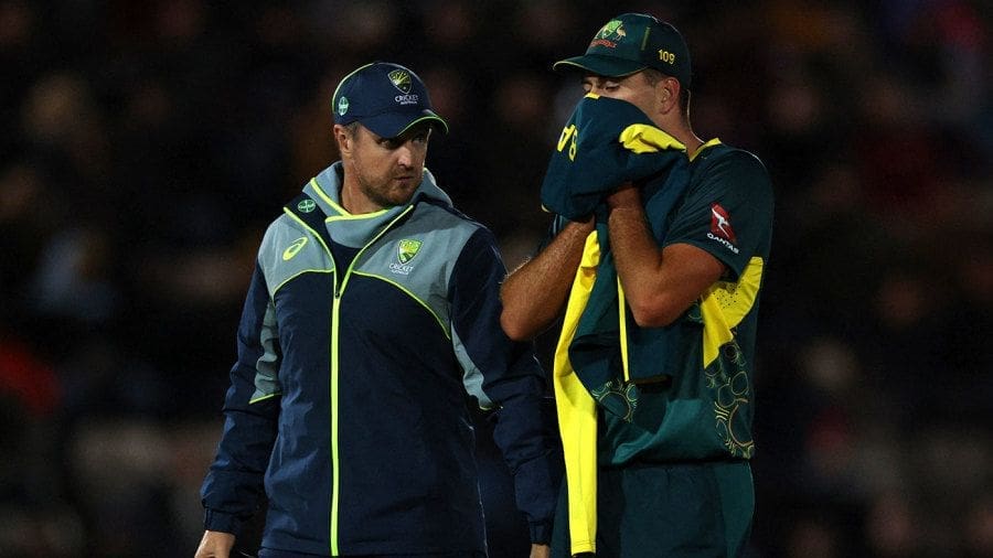 Xavier Bartlett leaves the field with an injury, England vs Australia, 1st T20I, Southampton, September 11, 2024