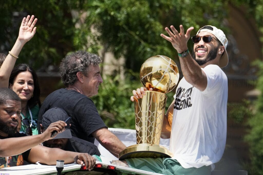 Celtics honor their 18th NBA title in a bird boat festival in...