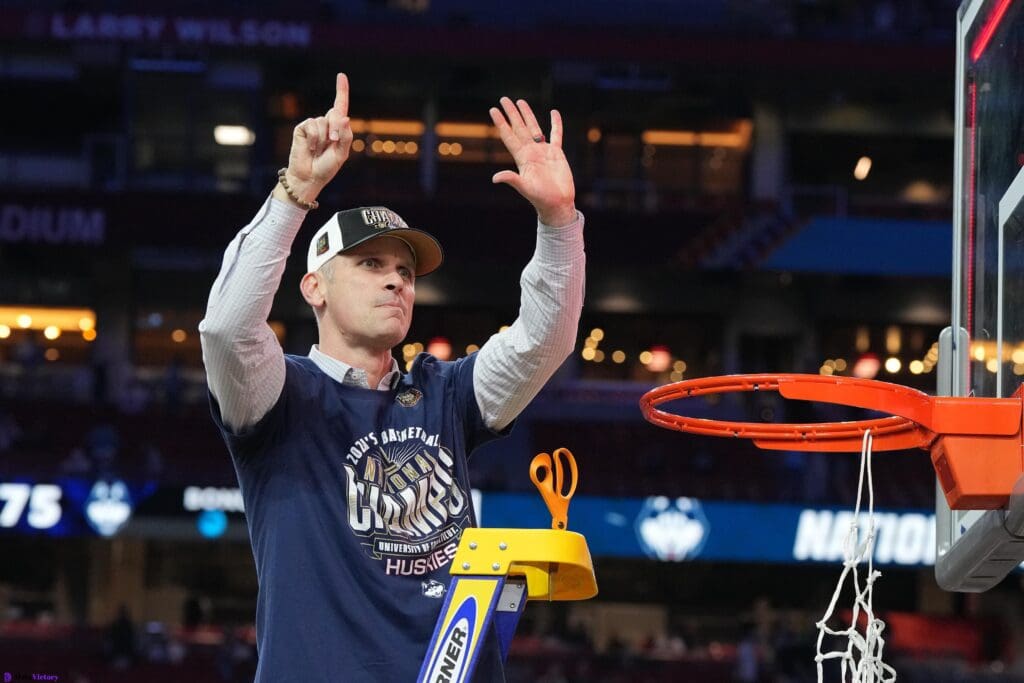 Report: Lakers targeting UConn's Dan Hurley for head coaching job