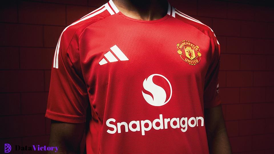 Strange top amount for Manchester United star? Equipment reveal suggests significant change