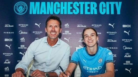 Manchester City Vivianne Miedema signs for the club from Arsenal