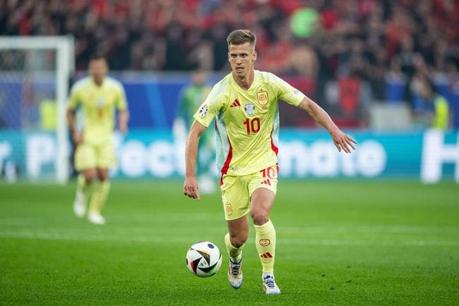 Manchester United target Dani Olmo of Spain controls the ball during the UEFA EURO 2024 group stage match between Albania and Spain at Düsseldorf Arena on June 24, 2024 in Dusseldorf, Germany. (Photo by Marvin Ibo Guengoer - GES Sportfoto/Getty Images)