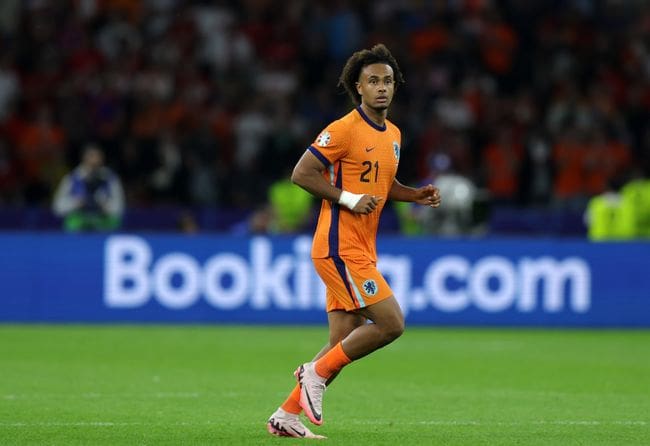 Joshua Zirkzee in action for the Netherlands