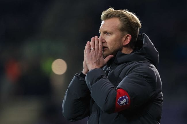 Dirk Kuijt -Kuyt- head coach of Beerschot in action during the Challenger Pro League game of the 2023 - 2024 between 1B team Koninklijke Beerschot Voetbalclub Antwerpen vs RSC Anderlecht Futures on January 12 , 2024 in Antwerp, Belgium. (Photo by Isosport/MB Media/Getty Images) Liverpool