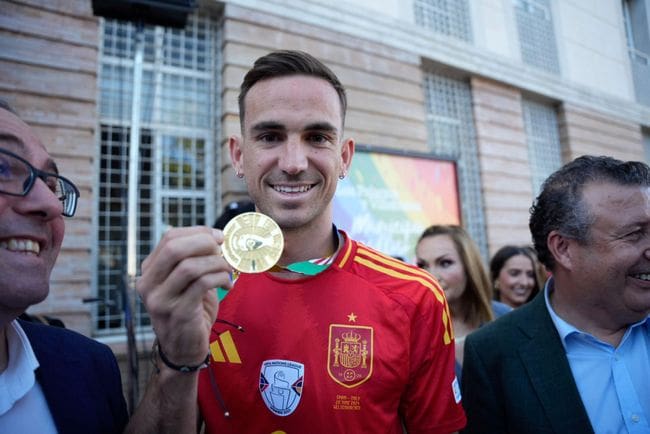 Spain midfielder Arsenal target Fabian Ruiz shows off his Euro 2024 winner's medal