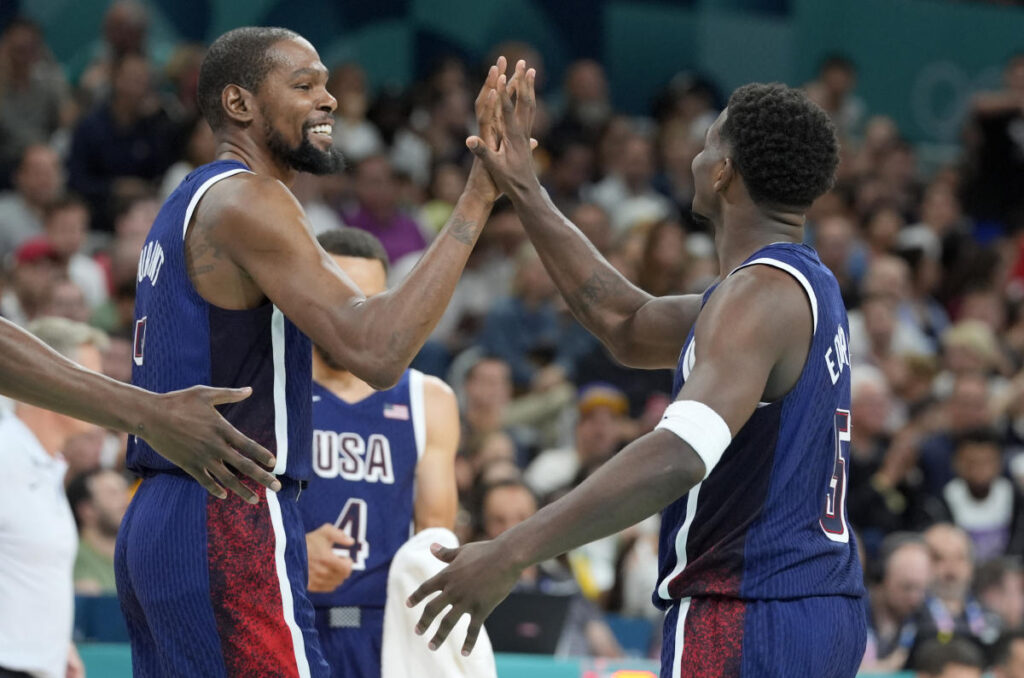 Kevin Durant, LeBron James direct USA to dominating win over Serbia in...