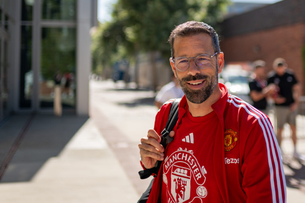 Previous partner Ruud van Nistelrooy claims that Ruud van Nistelrooy is never entirely satisfied with his extra position at Manchester United.