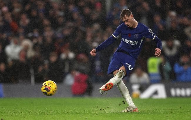 Cole Palmer taking a penalty for Chelsea