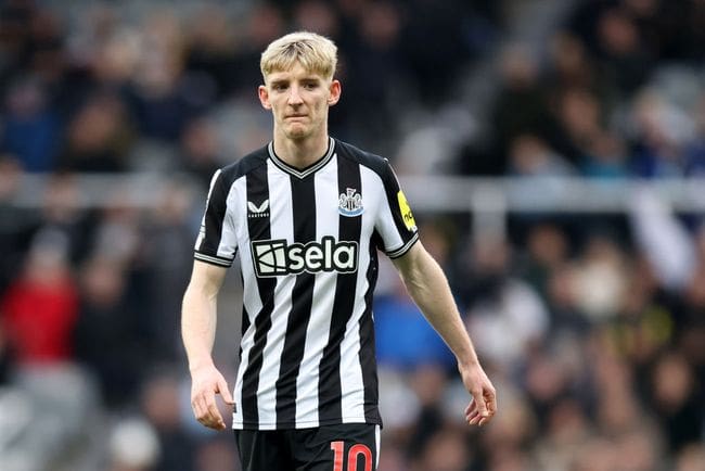 Anthony Gordon of Newcastle United looks on during the Premier League match between Newcastle United and Luton Town at St. James Park on February 03, 2024 in Newcastle upon Tyne, England. (Photo by George Wood/Getty Images)