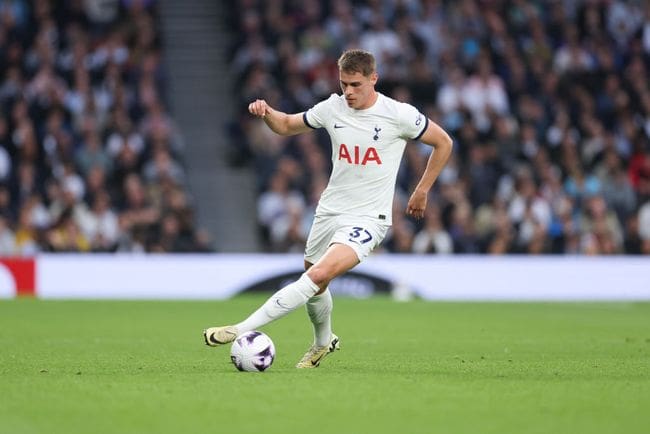 Micky van de Ven of Tottenham Hotspur during the Premier League match between Tottenham Hotspur and Manchester City at Tottenham Hotspur Stadium on May 14, 2024 in London, England.