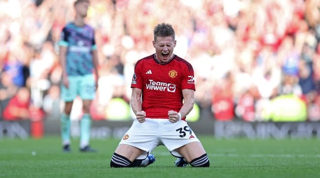 Scott McTominay celebrates at full-time of Manchester United's victory against Brentford at Old Trafford, October 2023