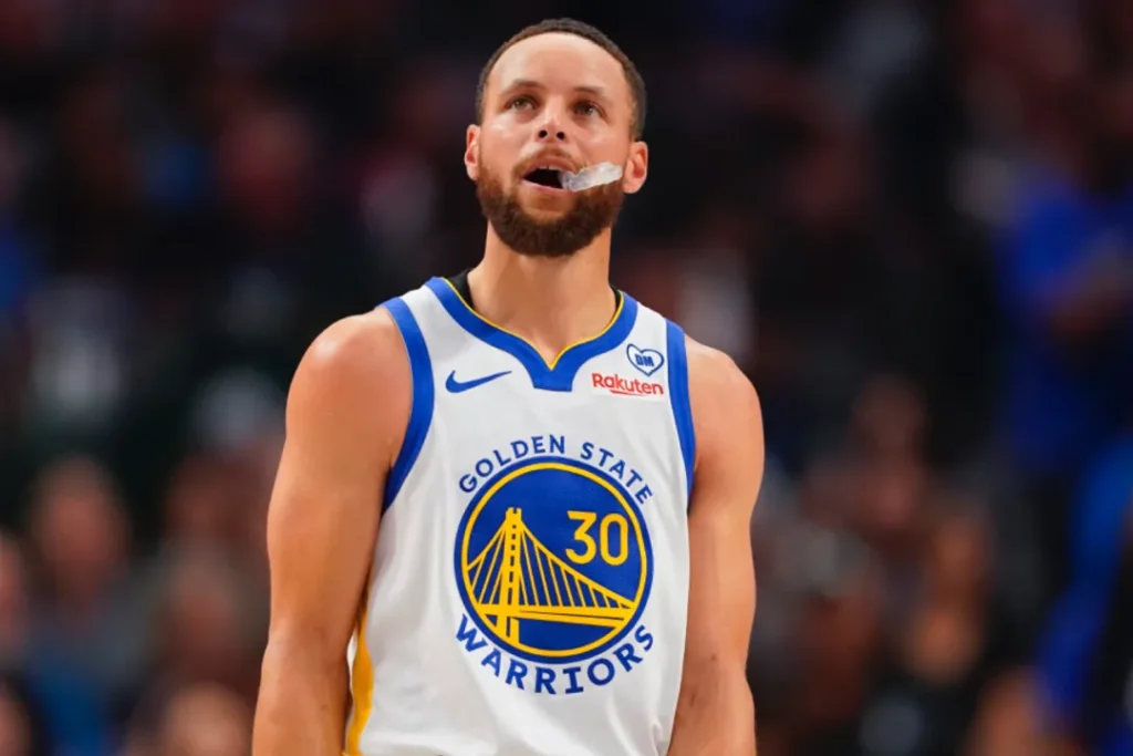 Stephen Curry Re-Signs with the Warriors for $62.6 Million One-Year Extension