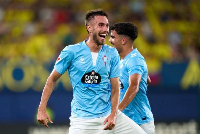 VILLARREAL, SPAIN - AUGUST 26: Oscar Mingueza of RC Celta celebrates after scoring his team's second goal during the LaLiga EA Sports match between Villarreal CF and RC Celta de Vigo at Estadio de la Ceramica on August 26, 2024 in Villarreal, Spain. (Photo by Alex Caparros/Getty Images)