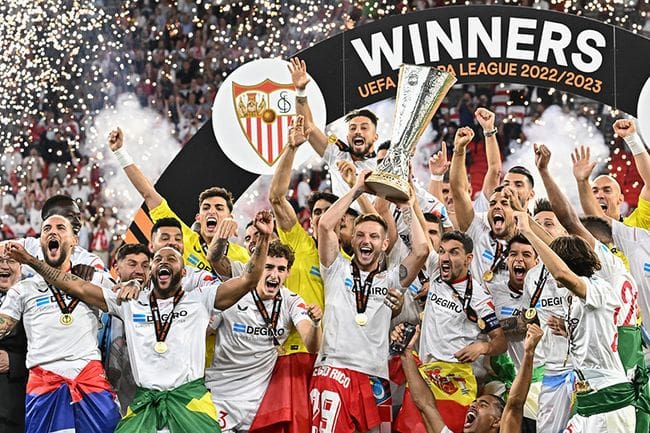 Sevilla lift the Europa League