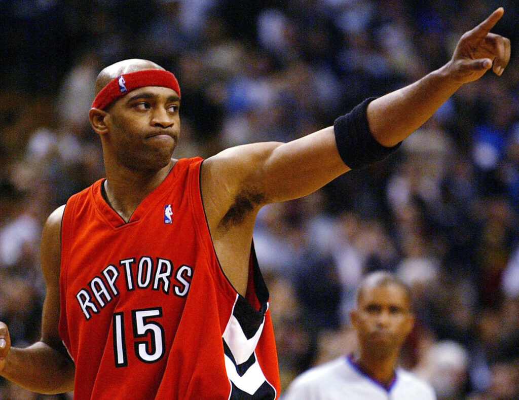 The first Toronto Raptors player to have the shirt number retired: report is Vince Carter.