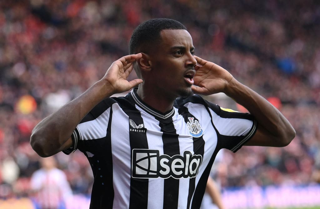 Alexander Isak, a sun player for Newcastle United, is injured this trip?...