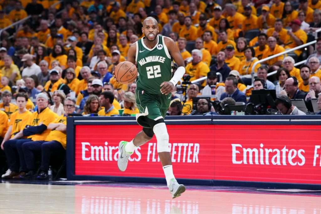 Khris Middleton will reportedly miss Bucks' season opener against 76ers