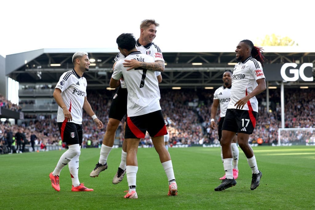 Fellow Mexico strikers held Fulham forward in great reference.