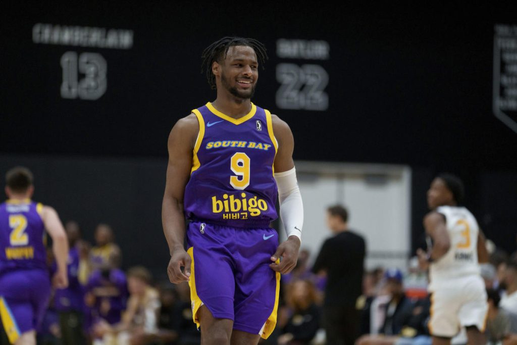 In his first G League game, Broncos James values 6 points.