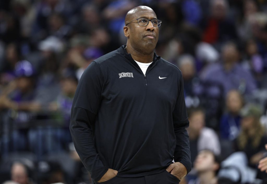 Kings coach Mike Brown fined $35K for 'aggressively pursuing' official in loss...